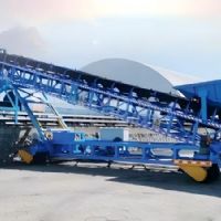 皮带输送堆料机跑偏原因解析